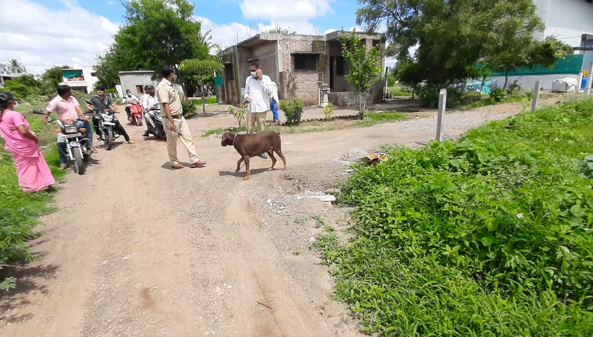 देवळाली प्रवरा गावात चोरट्यांनी फोडली आठ घरे