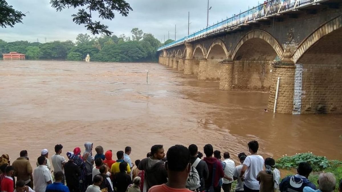 पाण्याची पातळी वाढत आहे… तातडीने स्थलांतरीत व्हा : डॉ.अभिजीत चौधरी