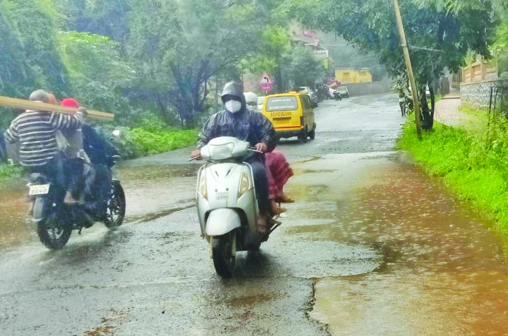 पाचगणी परिसरात पावसाची संततधार; रस्ते जलमय