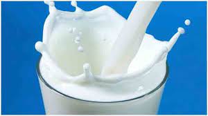 दूध उत्पादकांना प्रति लिटर किमान पाच रुपये लाभांश द्या !