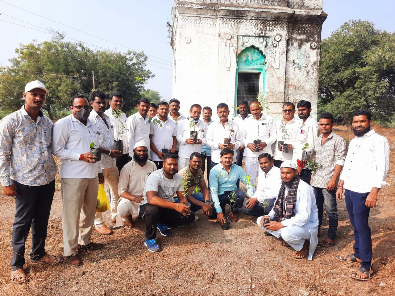 ऑक्सिजन देणाऱ्या वृक्ष लागवडीसाठी लोकचळवळ निर्माण व्हावी :- फिरोजभाई पठाण