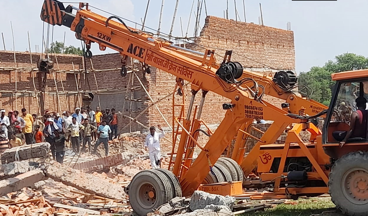 दिल्लीत बांधकामाधीन भिंत कोसळून 5 मजुरांचा मृत्यू