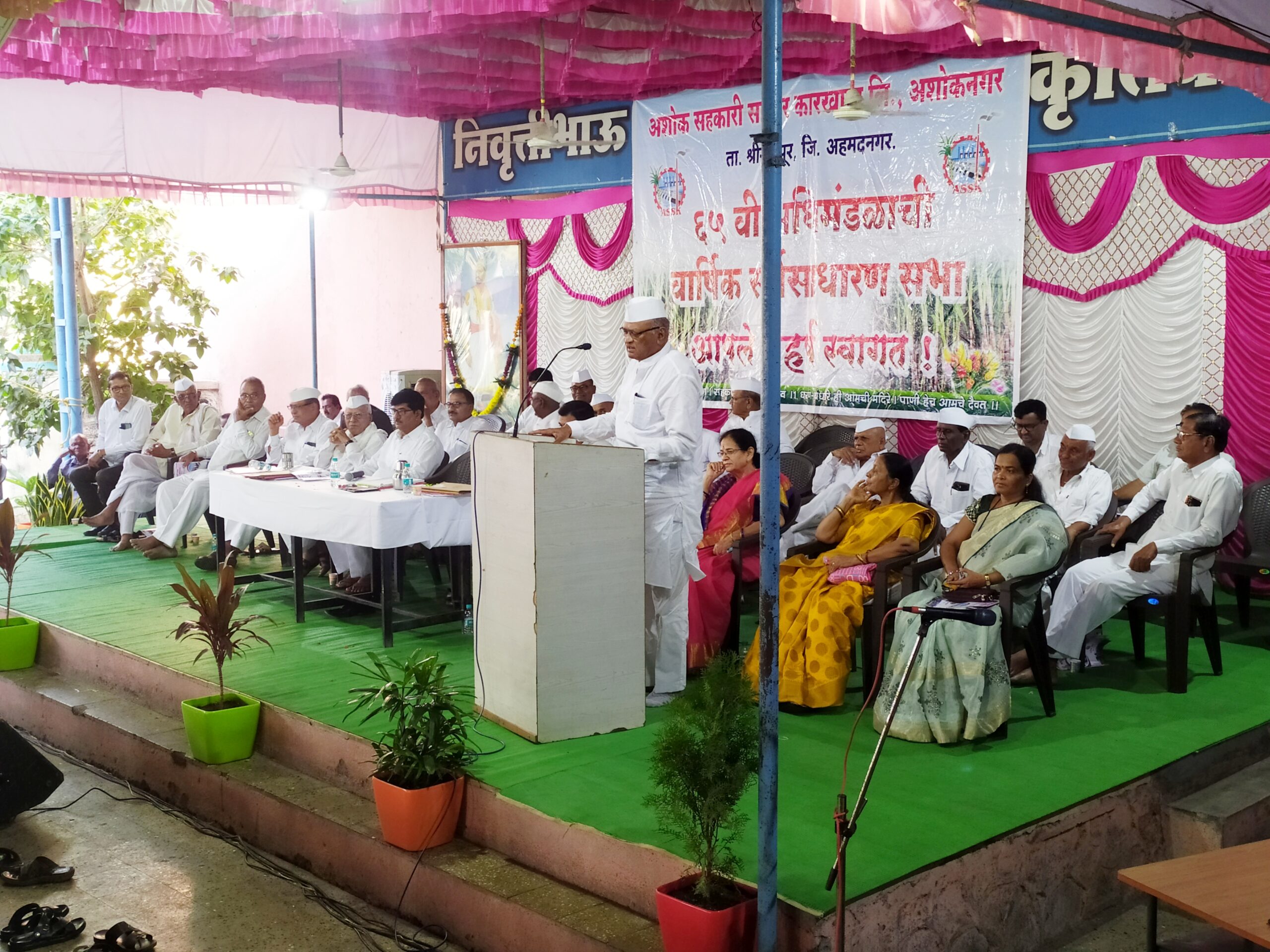 मंत्री विखे आणि थोरातांची राजकीय मिलीभगत