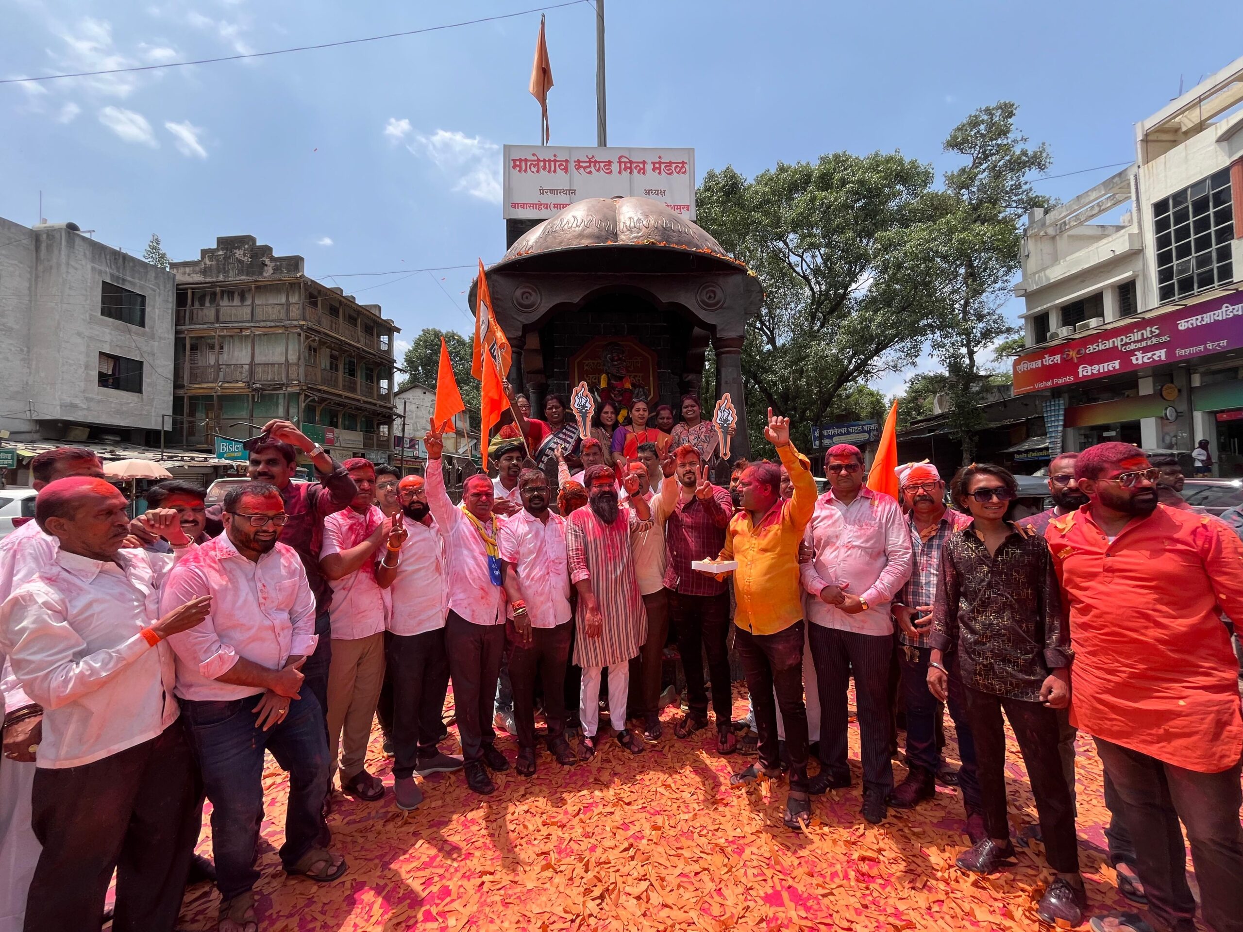  पंचवटीत ठिकठिकाणी महाविकास आघाडीच्या कार्यकर्त्यांकडून जल्लोष साजरा 