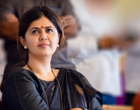 जेएनपीटी परिसरातील तरंगता कचरा आणि तेलगळती संदर्भात तपासणी करणार : मंत्री पंकजा मुंडे