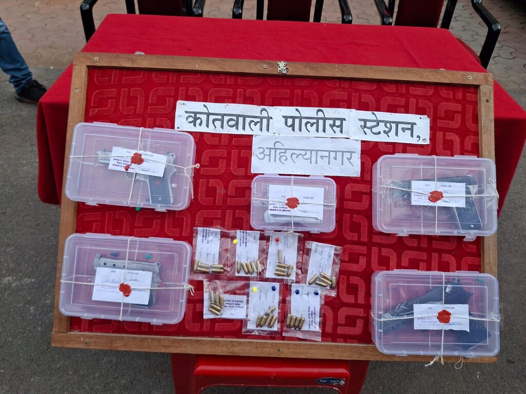 गुन्हेगाराकडे सापडले ४ पिस्तुल, ३४ जिवंत काडतुसे,८ लाखांचा मुद्देमाल घेतला ताब्यात