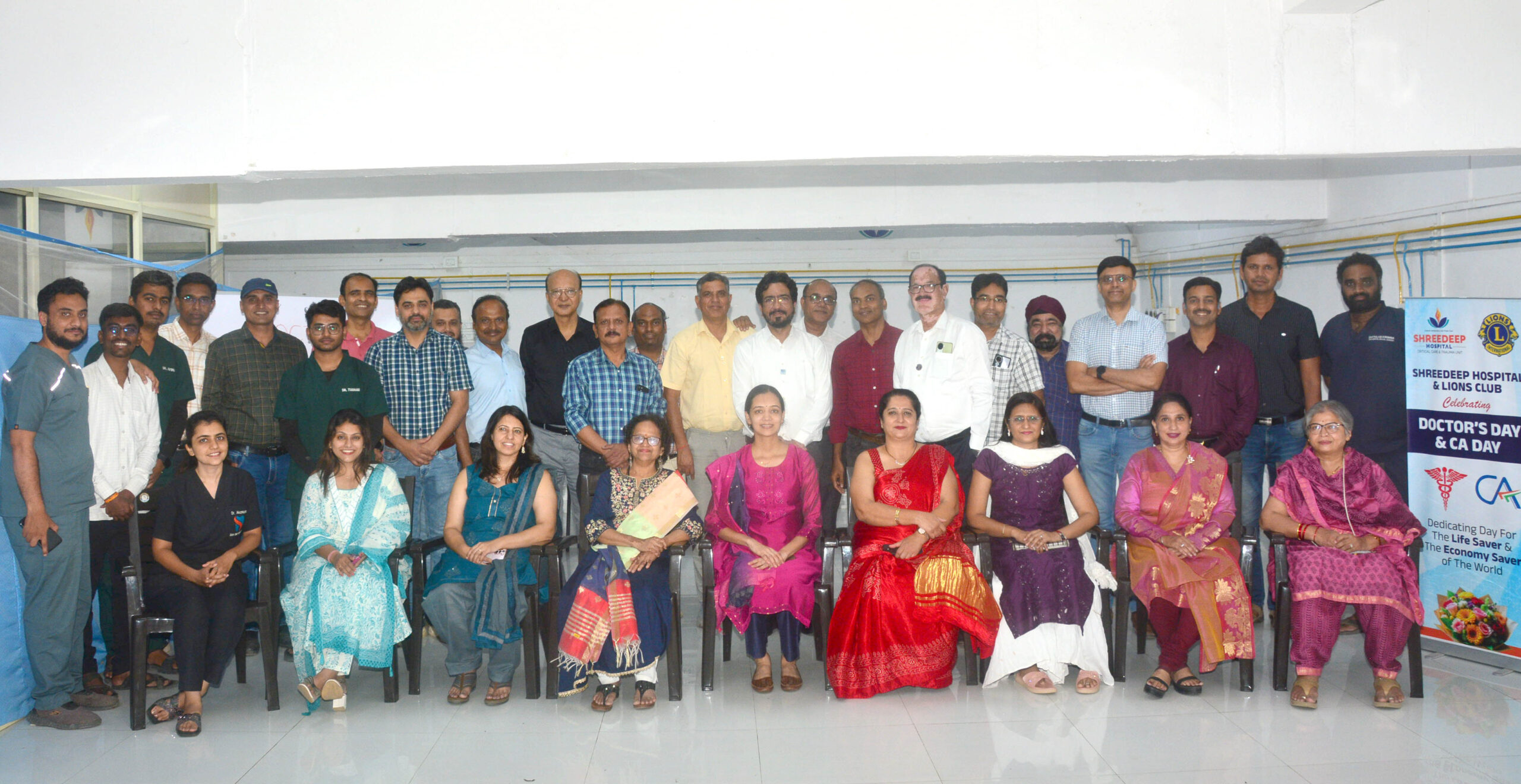 Ahilyanagar : लायन्स क्लबच्या वतीने डॉक्टर व सीए यांचा सन्मान