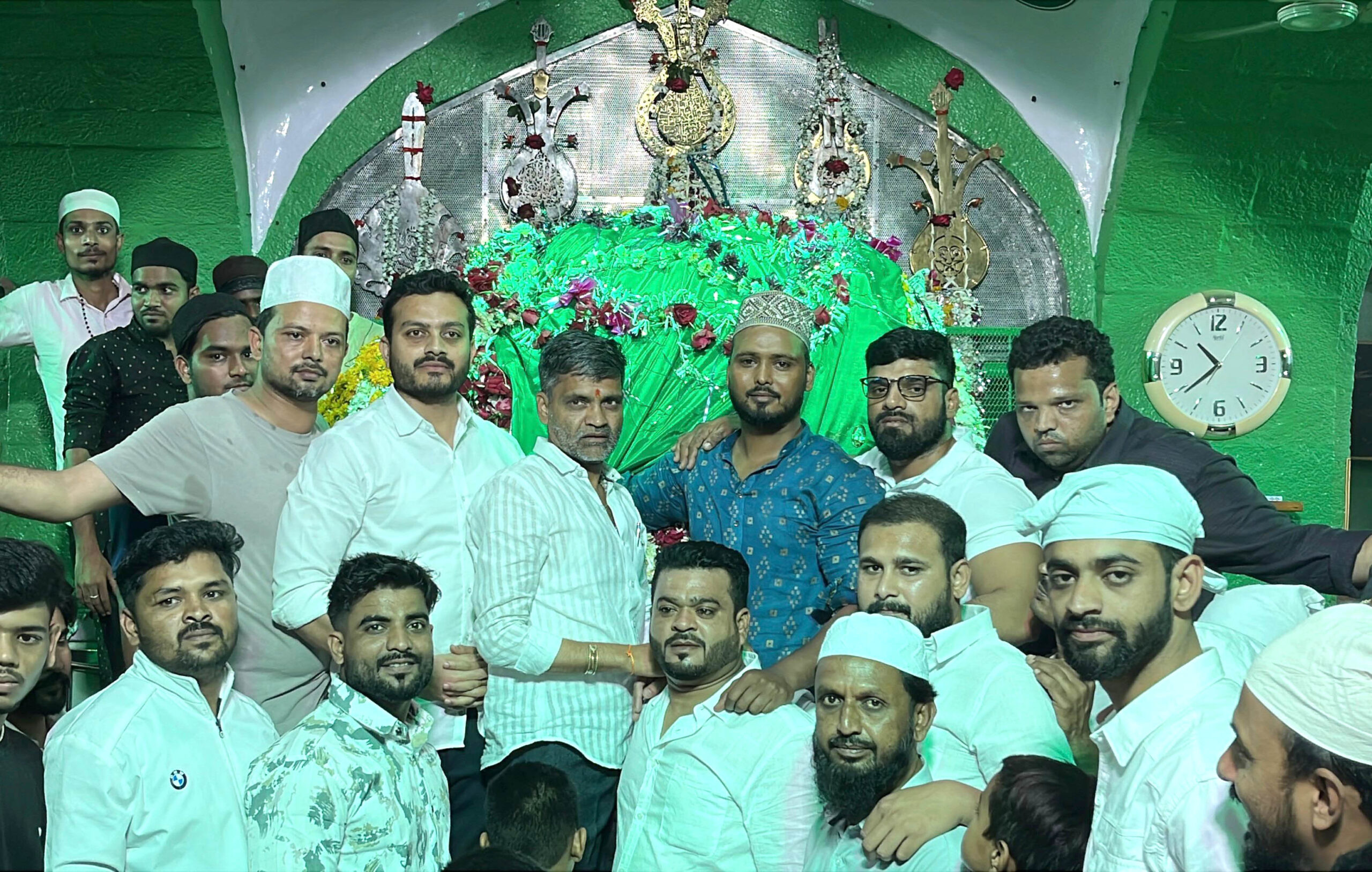 खासदार निलेश लंकेंनी घेतले कोठला येथे हजरत इमाम हुसेन यांच्या सवारीचे दर्शन