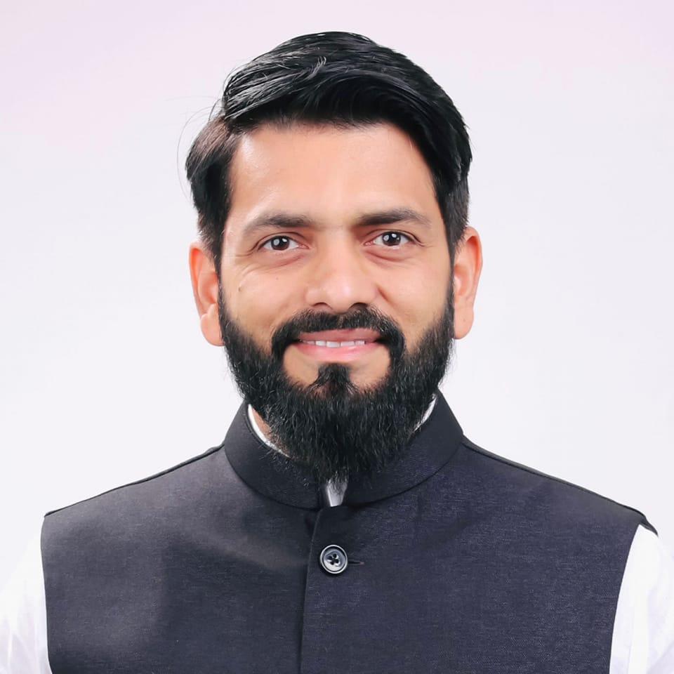 या आमदारांनी सार्वजनिक ठिकाणी थुंकण्यावर बंदी घालण्याची मागणी केली