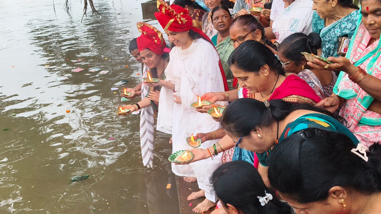 संगमनेर वासियांकडून मोठ्या उत्साहात प्रवरेचे पाणी पूजन व आरती