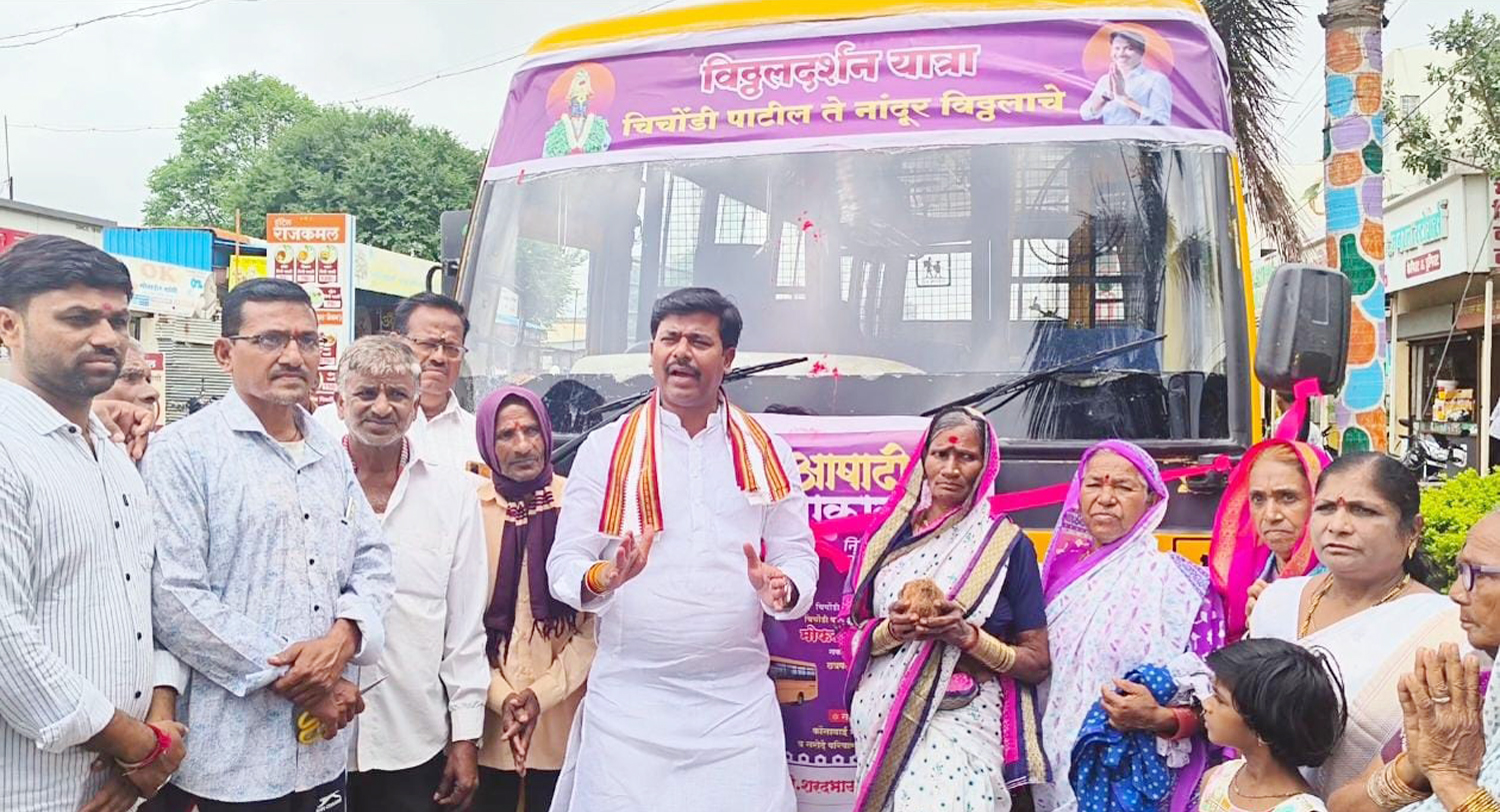 सरोदे परिवाराकडून भाविकांना आषाढी एकादशी निमित्त विठ्ठल दर्शन यात्रा