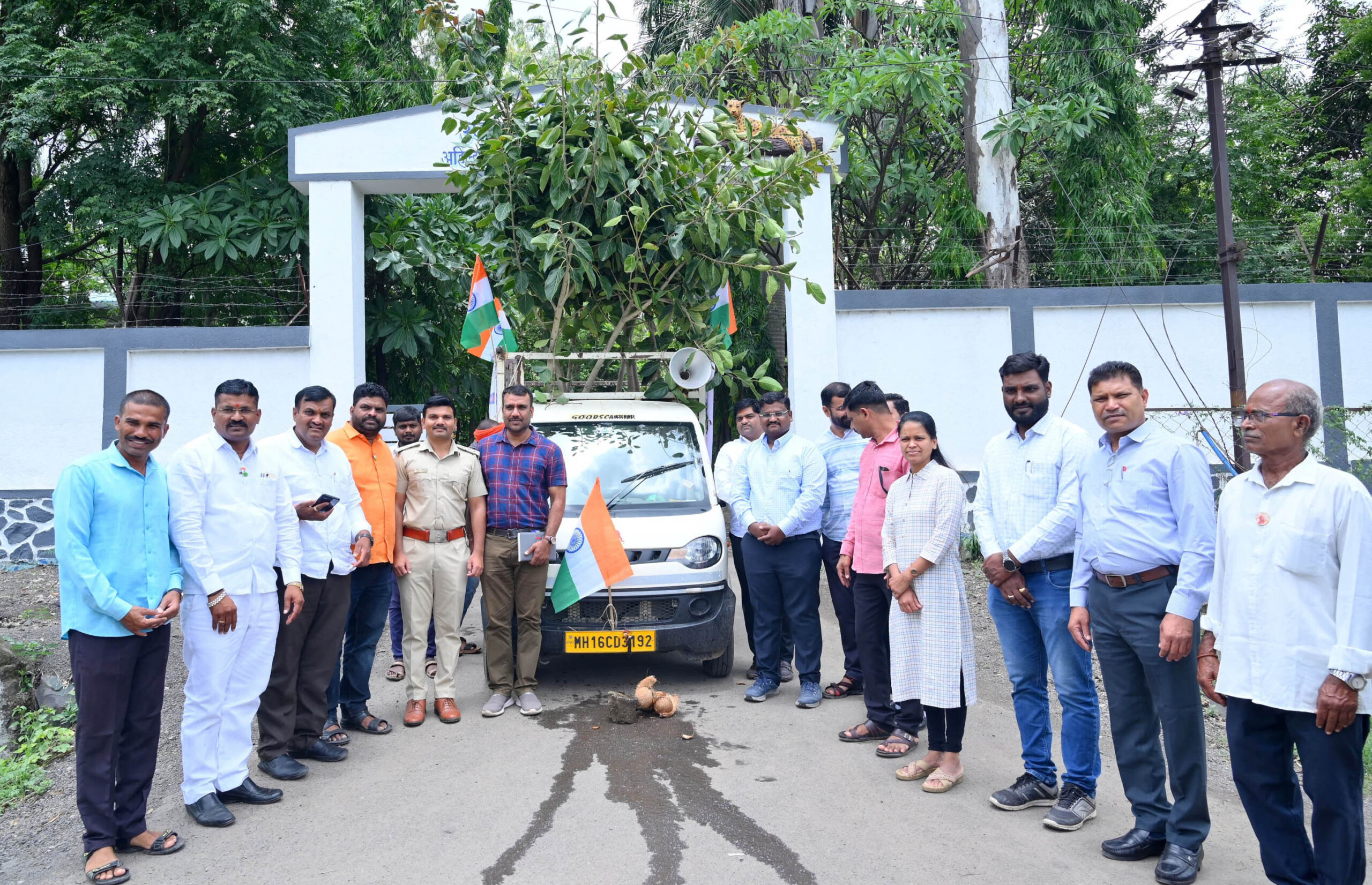 वृक्षारोपण व संवर्धनाचा संदेश शहरातून निघाली वृक्ष फेरी