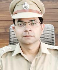 सोनाराला लुटणार्‍या टोळीवर मिनी मकोका पोलीस अधीक्षक नवनीत काँवत यांची धाडसी कारवाई