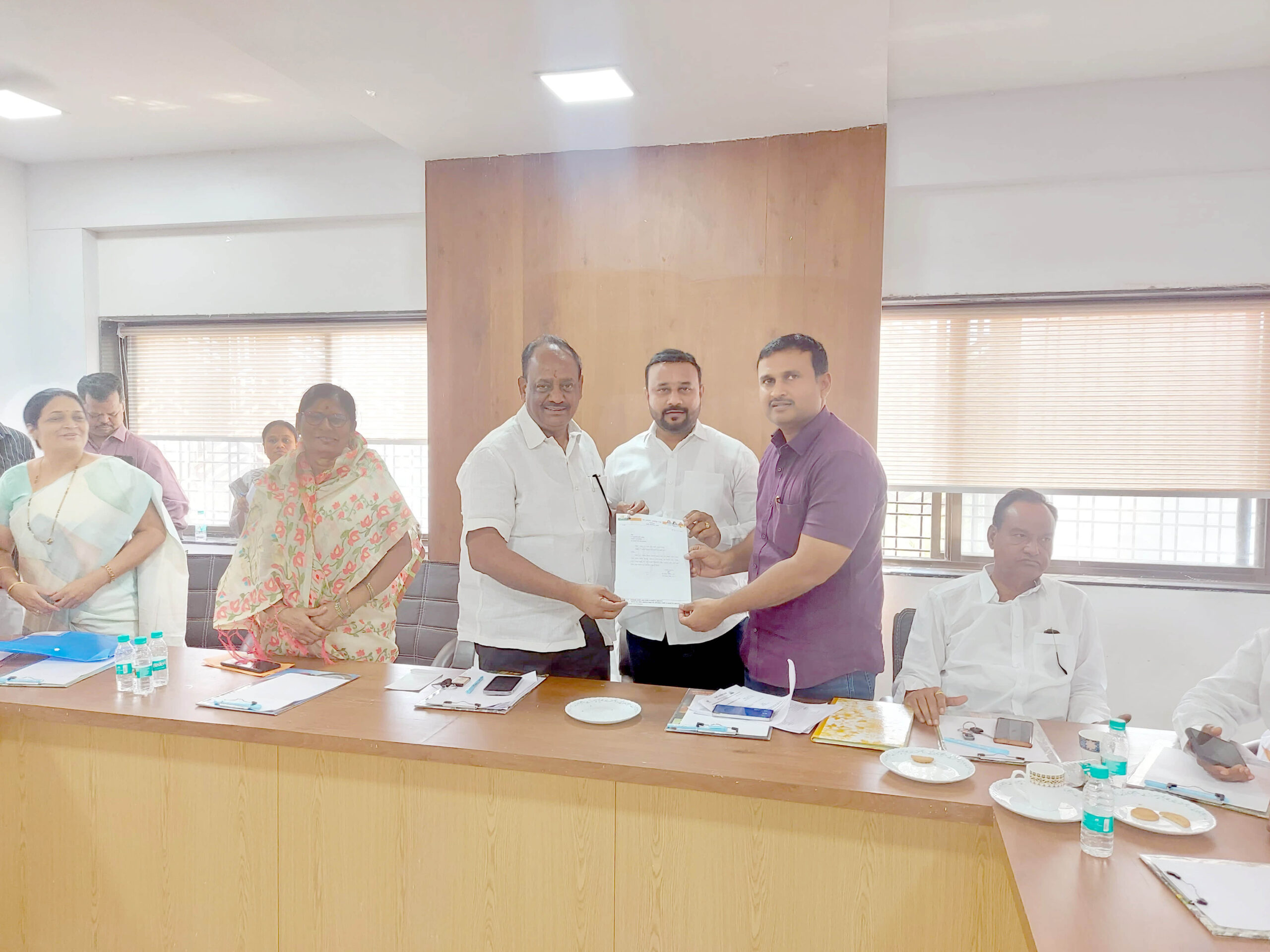 प्रभाग पाच मध्ये स्ट्रीट लाईट बसवा : गर्जे