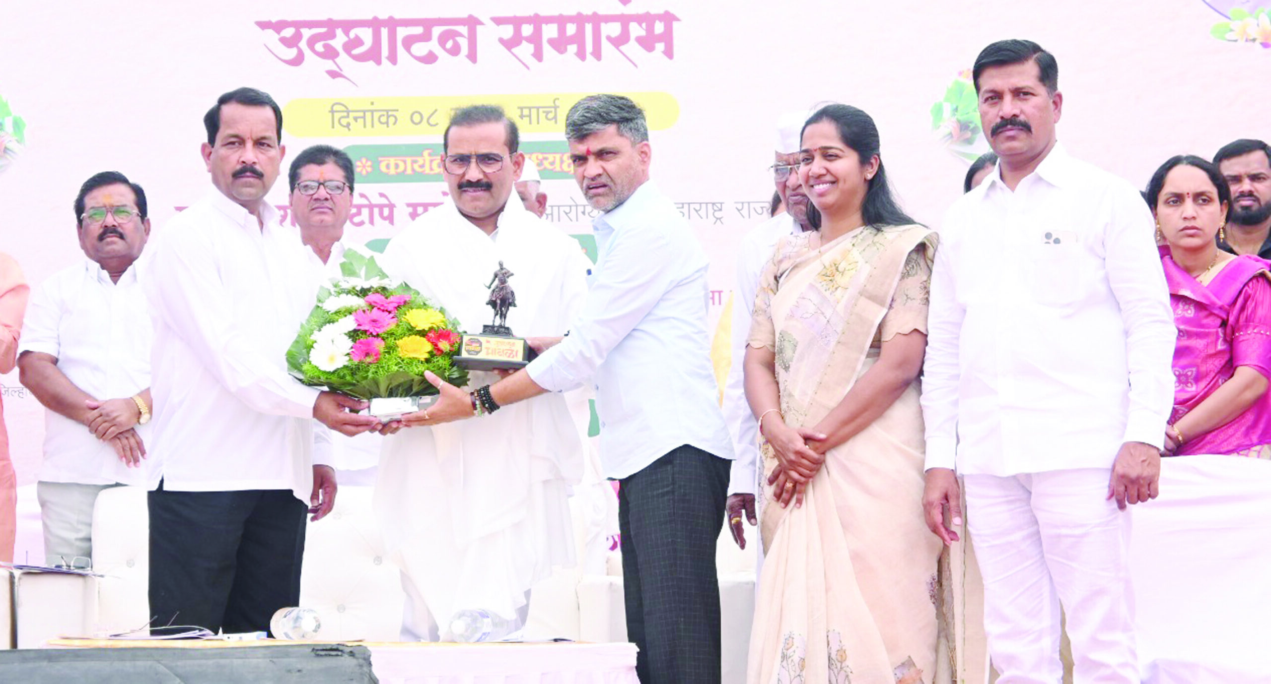 समर्पित नेतृत्वाचे उदाहरण म्हणजे नीलेश लंके; माजी आरोग्यमंत्री राजेश टोपे ; पारनेर येथे महाआरोग्य यज्ञ शिबिराचे उदघाटन