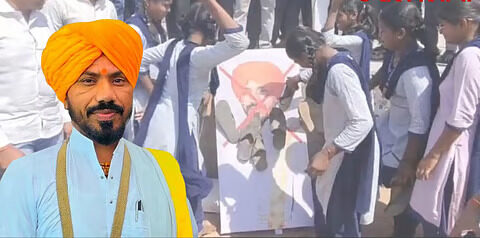 ढवळपुरी येथे आरोपी थोरातचा पुतळा जाळला