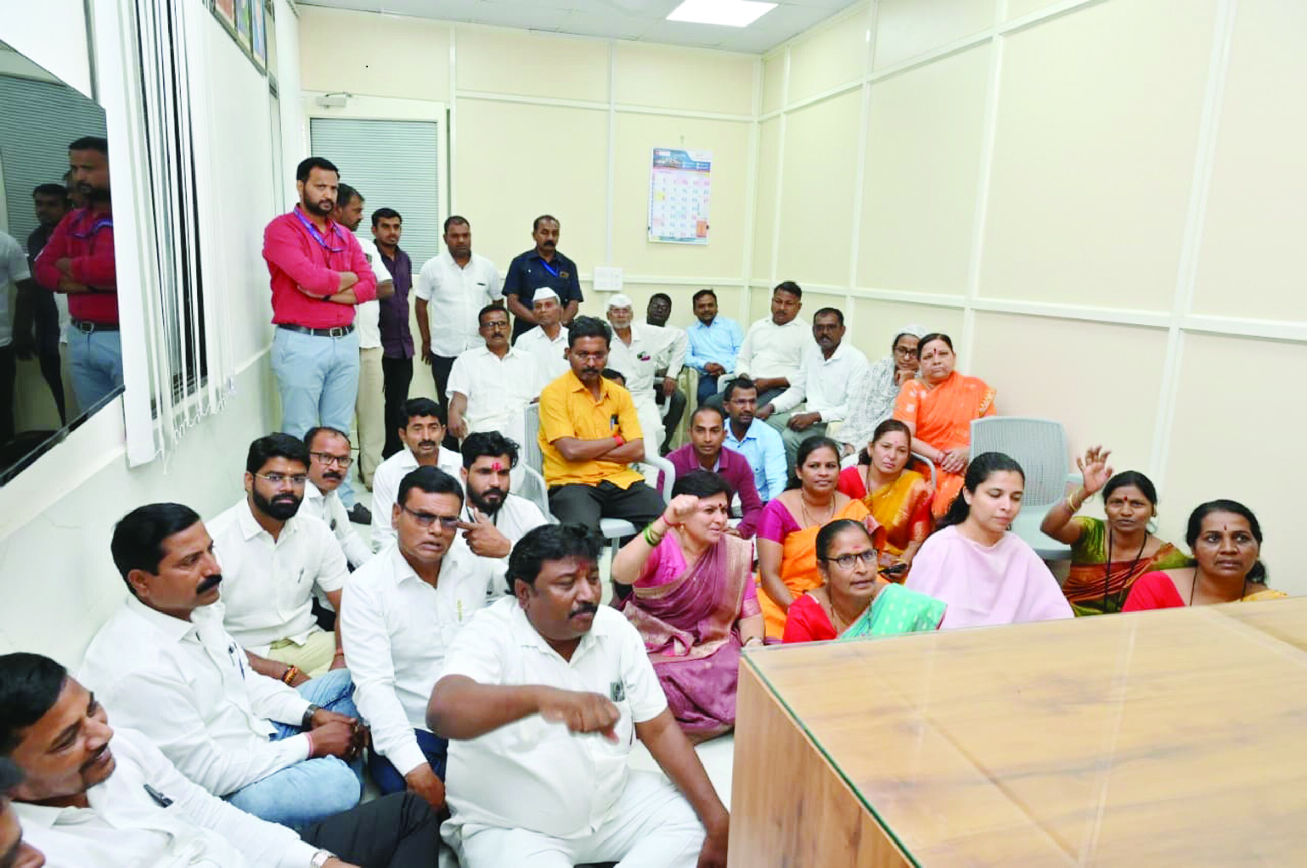 विजेच्या गलथान कारभार विरोधात काँग्रेसचे ठिय्या; पाणीपुरवठा योजनांचे तोडलेले वीज कनेक्शन सुरू करण्याची डॉ.थोरातांची मागणी