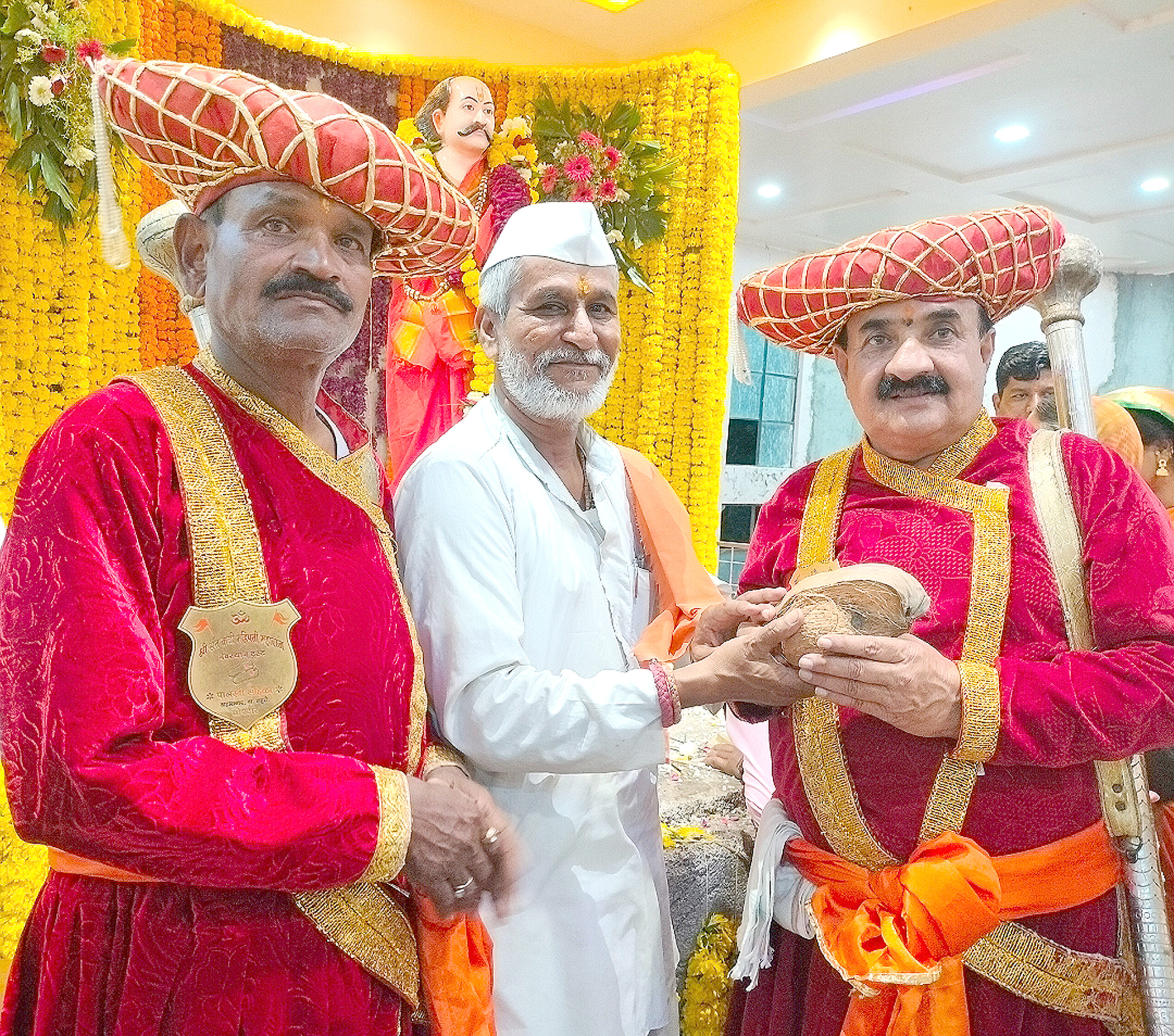 ३० वर्षांपासून कीर्तन सेवेची अखंड साधना; दोन मित्रांचा भक्ती, शिस्त आणि समर्पणाचा आदर्श