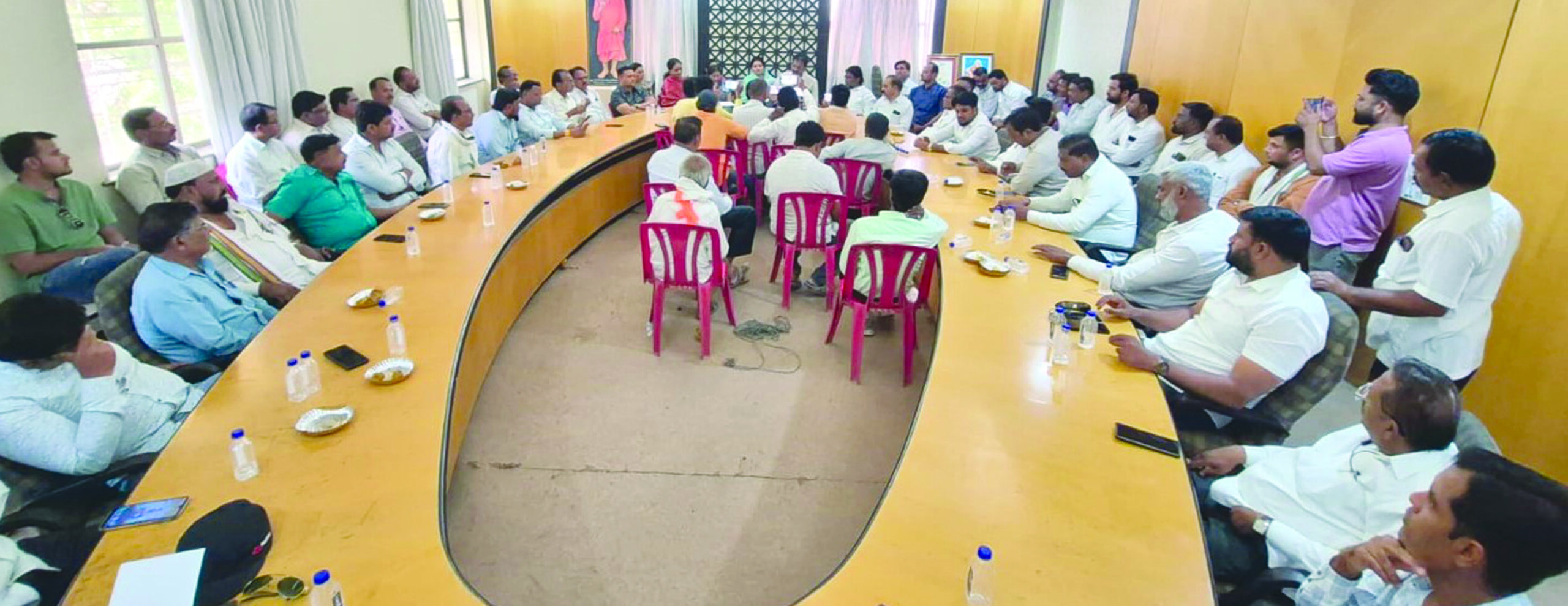 नगरपरिषदेच्या सर्वसाधारण सभेवर राष्ट्रवादीचा बहिष्कारभूमिपूजनावेळी धक्काबुक्कीचा आरोप; कोपरगावमध्ये सत्ताधाऱ्यांविरोधात निषेध