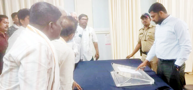 स्वस्त धान्य दुकानदाराला मारहाण व जीवे मारण्याची धमकी; जिल्हाधिकार्‍यांकडे तक्रार