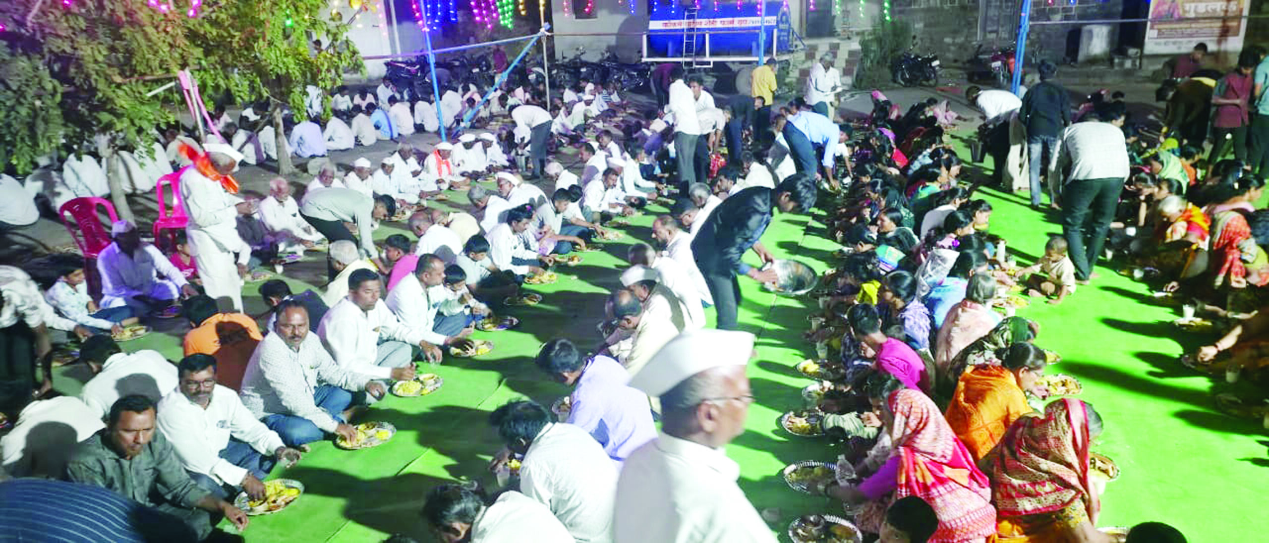 पुरोहितांनी गावाला जेऊ घातला ‘धोंडा’; गुहा येथे धार्मिक एकात्मतेचा अनोखा संदेश