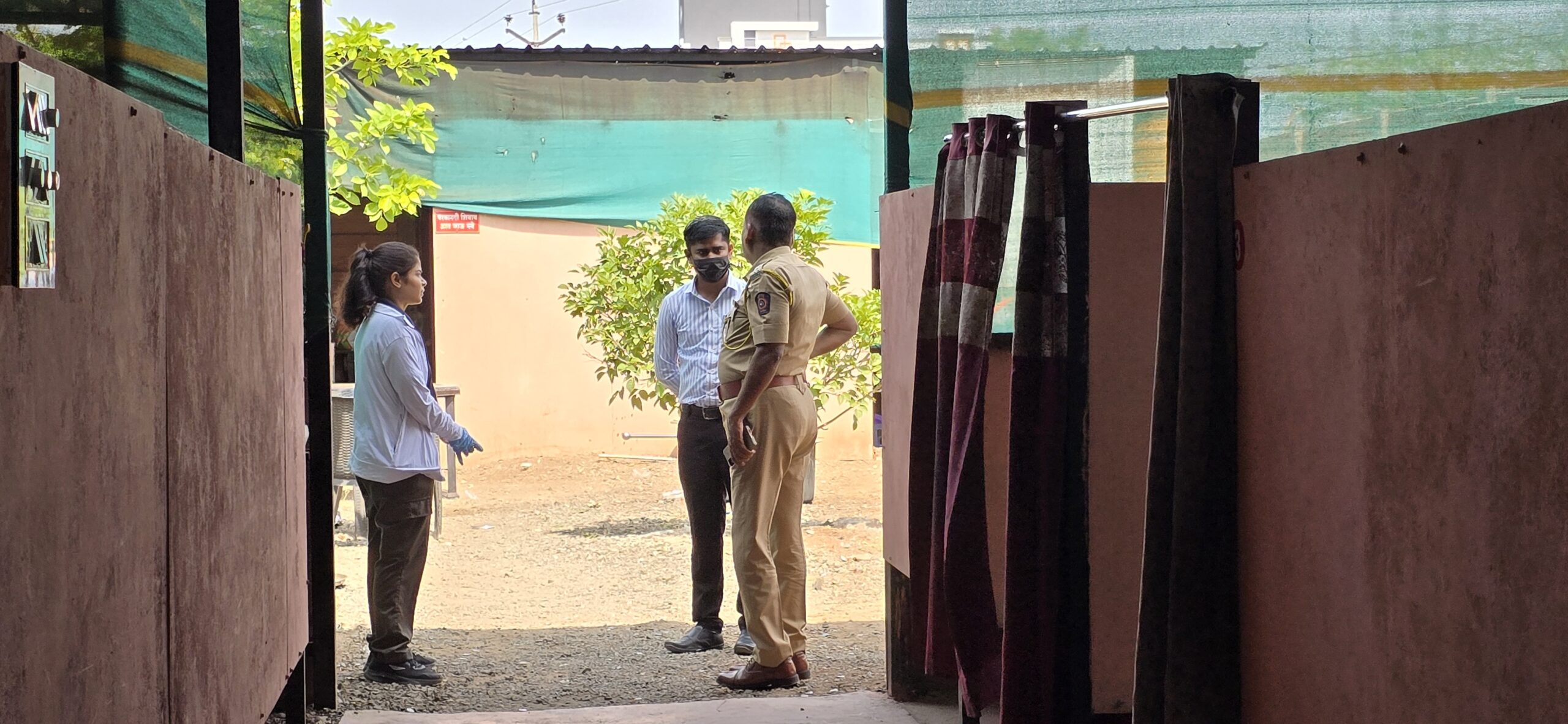 कर्जतमध्ये हॉटेलमधील आचाऱ्याचा निर्घृण खून; उत्तर प्रदेशातील तीन आरोपींना दौंड रेल्वेस्थानकावरून घेतले ताब्यात