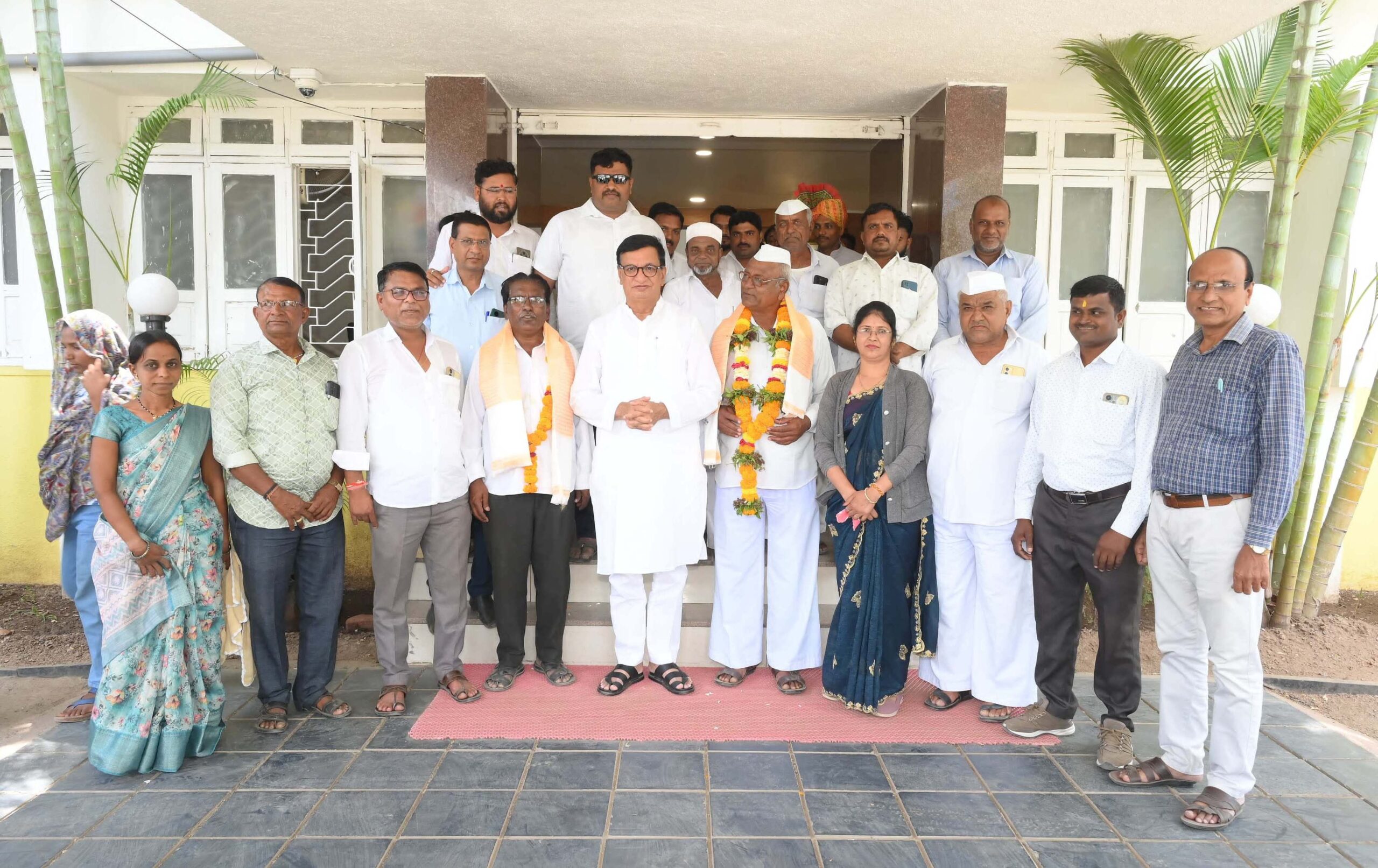 निळवंडे सोसायटीच्या अध्यक्षपदी पवार तर पठाण उपाध्यक्ष