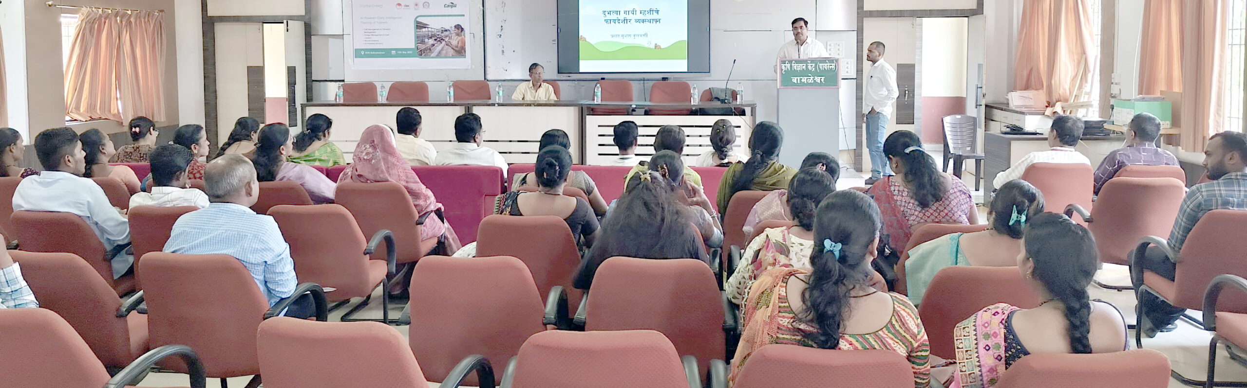 दुग्ध व्यवसायातील नवतंत्रज्ञान महिलांनी आत्मसात करावे : डॉ. विखे