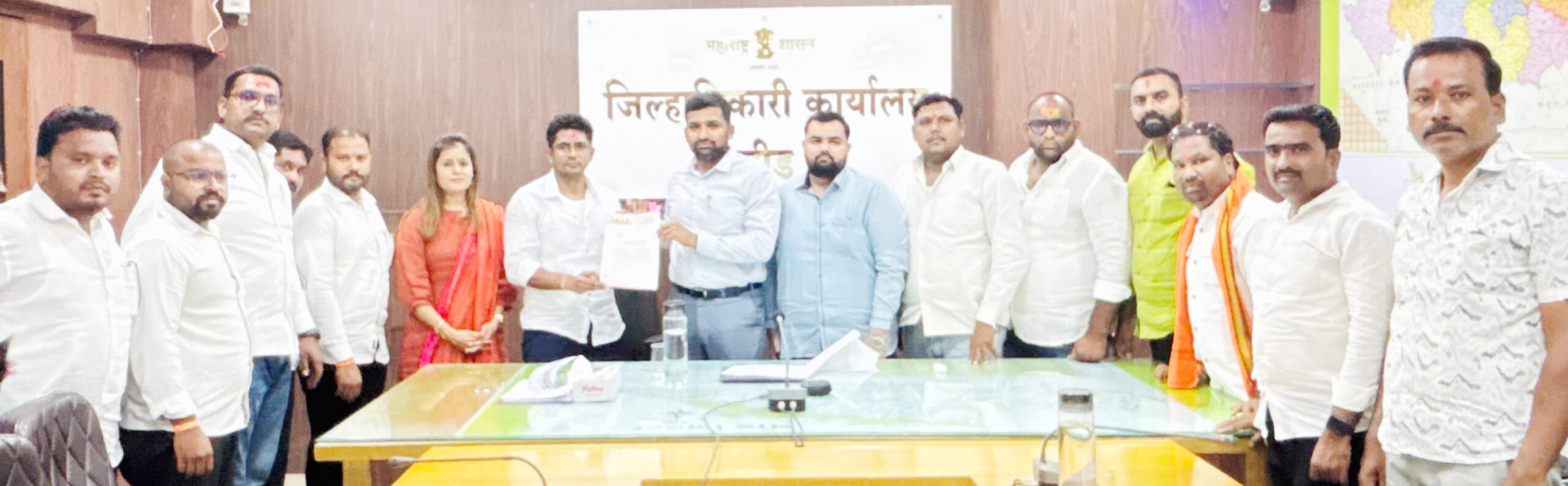 बीड शहरात मूलभूत सुविधा देण्यासाठी 15 व्या वित्त आयोगाचा निधी खर्च व्हावा; डॉ. योगेश क्षीरसागर यांच्यासह शिष्टमंडळाची जिल्हाधिकार्‍यांकडे मागणी