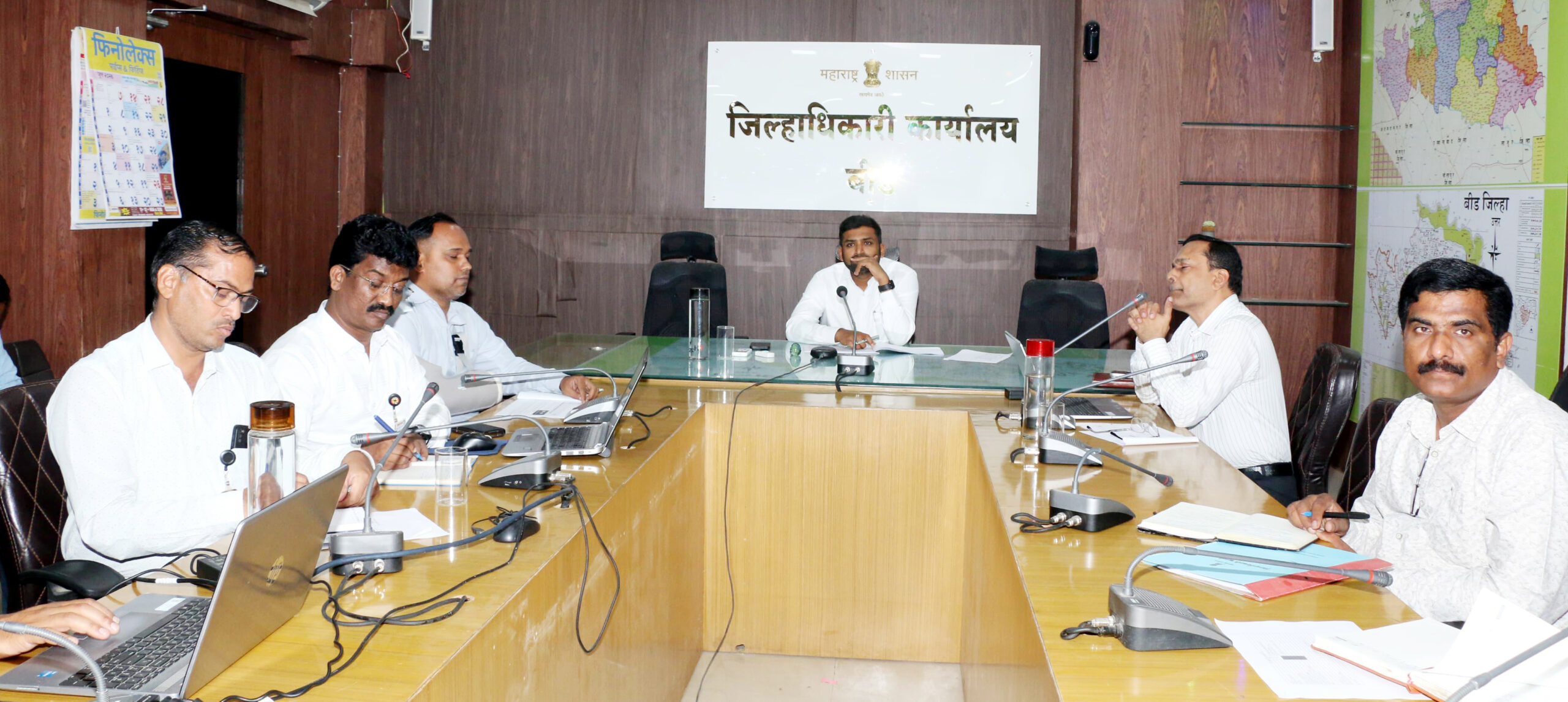 जिल्हास्तरीय आधार नोंदणी समितीची बैठक संपन्नशाळांमध्ये विशेष आधार शिबिरांचे आयोजन करावे-जिल्हाधिकारी विवेक जॉन्सन जिल्हास्तरीय आधार नोंदणी समितीची बैठक संपन्नशाळांमध्ये विशेष आधार शिबिरांचे आयोजन करावे-जिल्हाधिकारी विवेक जॉन्सन