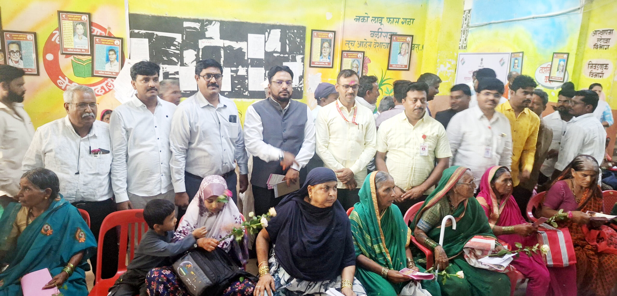बीड तहसील कार्यालयात ‘ज्येष्ठ नागरिक सुविधा केंद्रा’ची स्थापना; मोफत आरोग्य तपासणी शिबिरासही मोठा प्रतिसाद