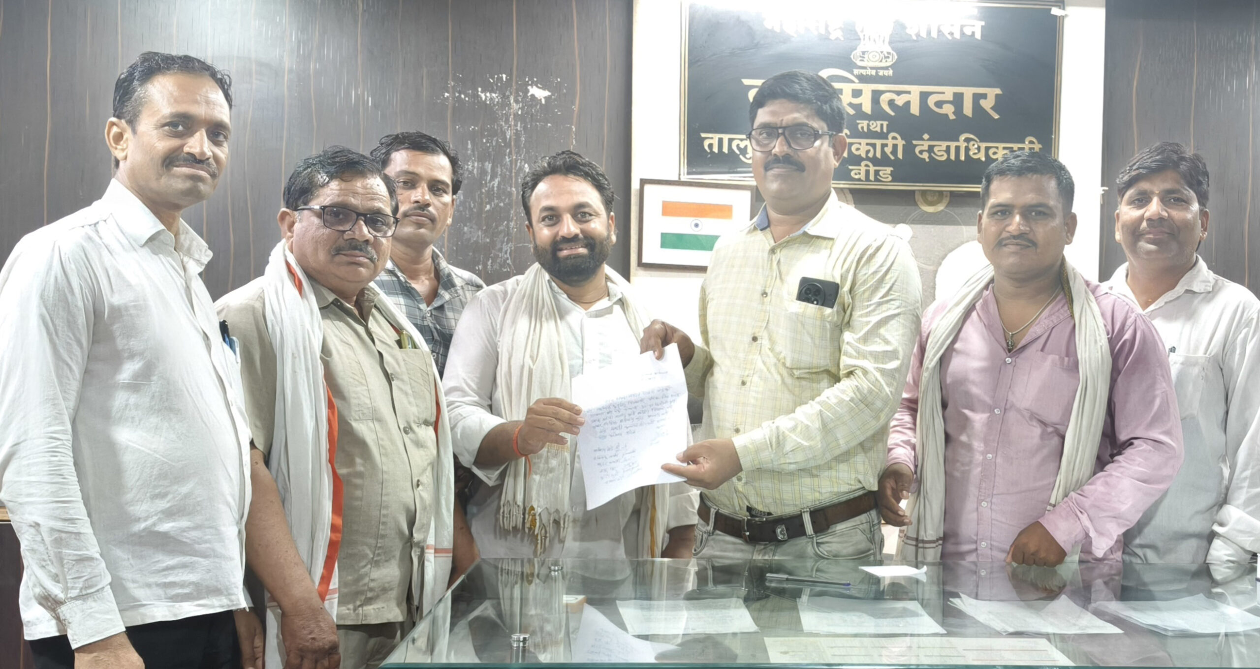 पिंपळनेर येथे अप्पर तहसील कार्यालय सुरू करण्याची मागणीशेतकरी हक्क मोर्चाचे जिल्हाधिकार्‍यांना निवेदन