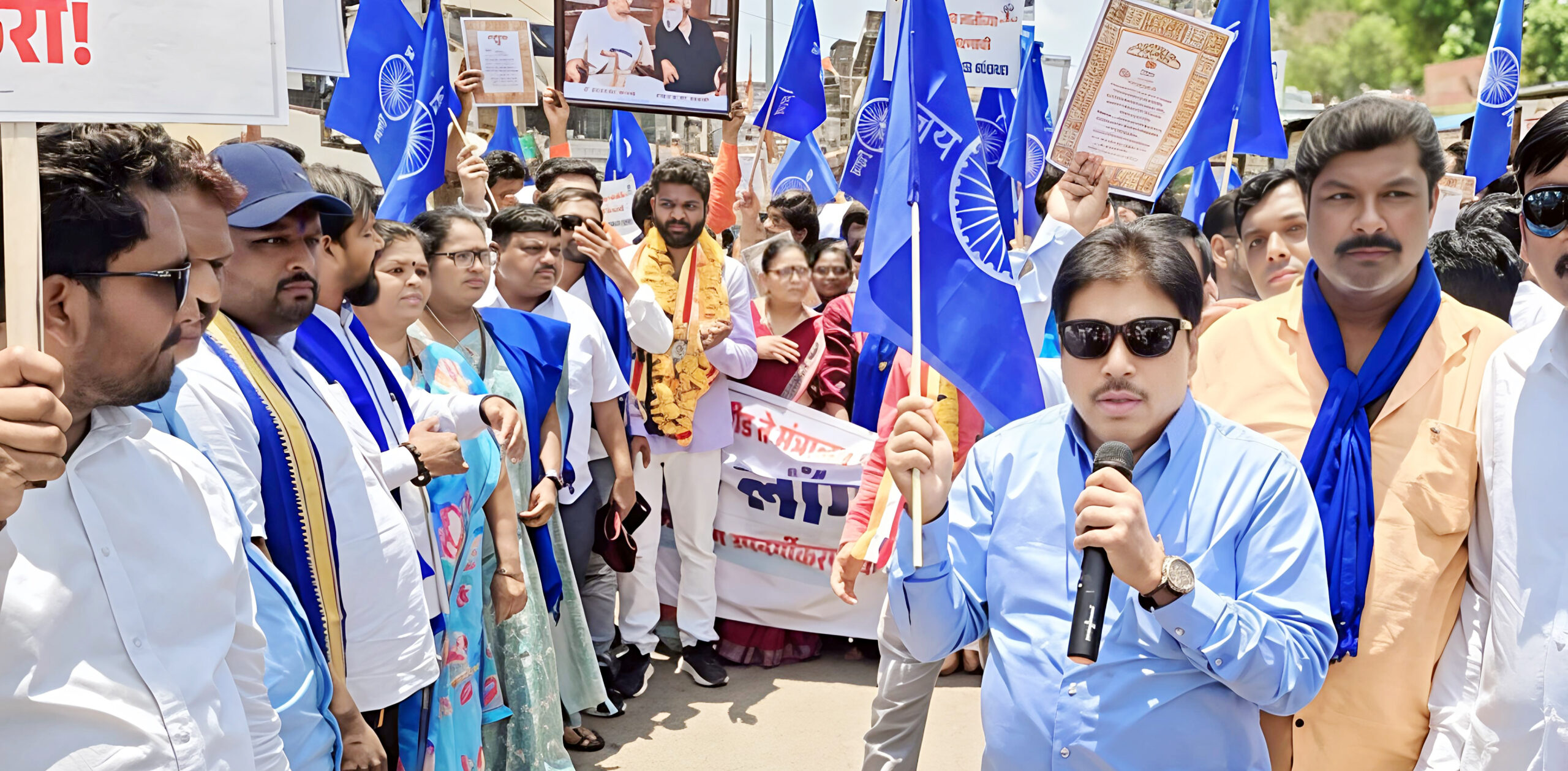 आरक्षणावर कुठलाही घाला आम्ही सहन करणार नाही!बीड ते मुंबई आंबेडकरी समाजाचा पायी लाँग मार्च; उपवर्गीकरणाविरोधात जनसागर रस्त्यावर
