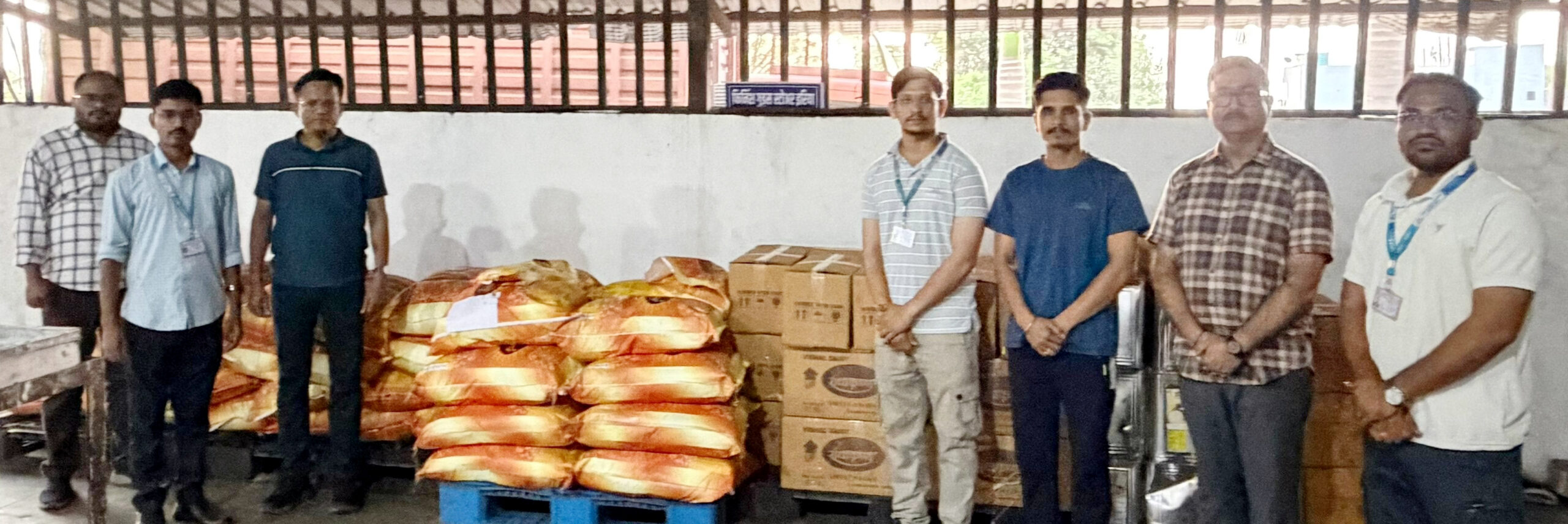 विशाल डेअरीवरएफडीएची धडक कारवाई; 6 लाख 68 हजार 409 रुपयांचा भेसळयुक्त मिठाई साठा जप्तअस्वच्छ वातावरणात खाद्यपदार्थ निर्मिती; उत्पादन केंद्राचा परवाना निलंबित विशाल डेअरीवरएफडीएची धडक कारवाई; 6 लाख 68 हजार 409 रुपयांचा भेसळयुक्त मिठाई साठा जप्तअस्वच्छ वातावरणात खाद्यपदार्थ निर्मिती; उत्पादन केंद्राचा परवाना निलंबित