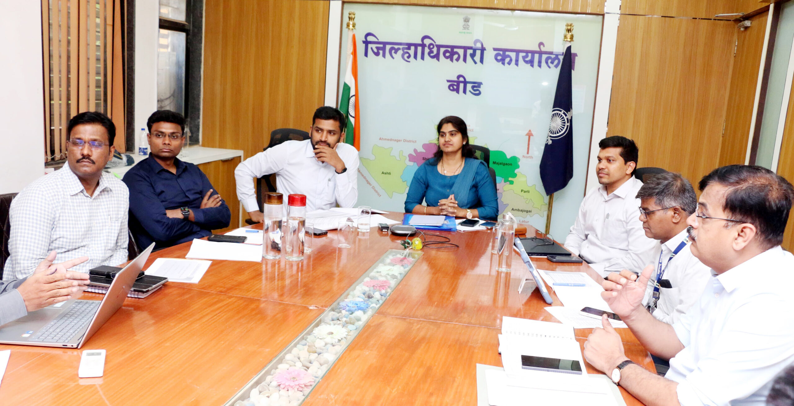 ऊसतोड कामगारांची नोंदणी तातडीने आणि अचूकपणे पूर्ण करावी – आयुक्त दीपा मुधोळ-मुंडे; जिल्हाधिकारी विवेक जॉन्सन यांचे गट विकास अधिकार्‍यांना आदेश