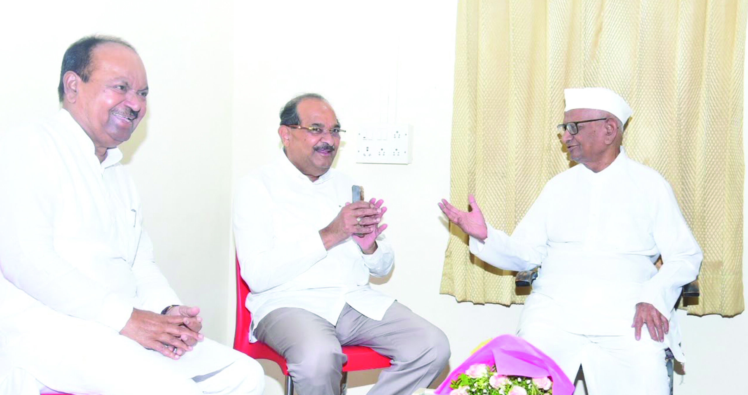 स्व. विखे पाटलांचे दुष्काळमुक्तीचे स्वप्न ना. राधाकृष्ण विखेंनी पूर्ण करावे; ज्येष्ठ समाजसेवक अण्णा हजारे यांचे प्रतिपादन