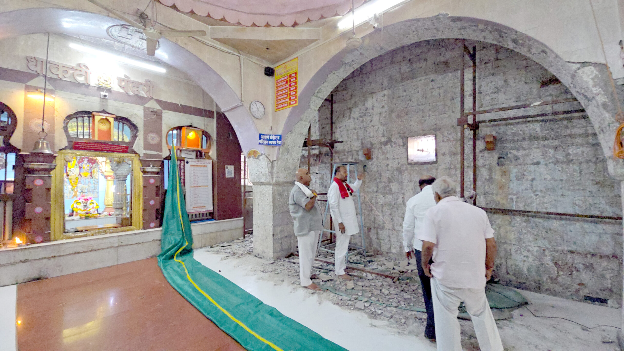 कर्जतच्या संत सद्गुरु गोदड महाराज मंदिराला मिळणार मूळ पुरातन स्वरूप; पंढरपूरच्या विठ्ठल मंदिराप्रमाणे दगडी व कोरीव काम सुरू
