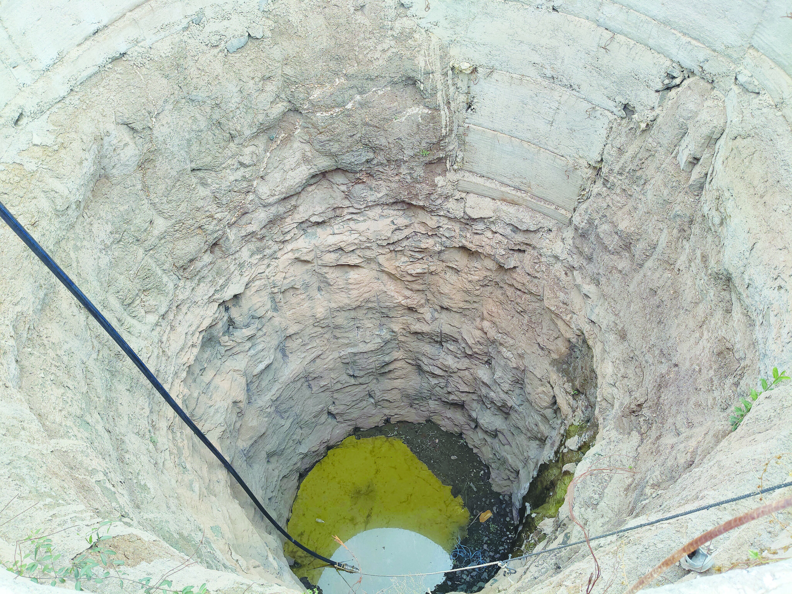 तीन वर्षांनंतर वन पर्यटन केंद्र सुरू; आत मात्र दुरावस्था लाखोंची सौर यंत्रणा निष्क्रिय; चोरी, देखभालीच्या अभावामुळे वन विभागावर प्रश्नचिन्ह