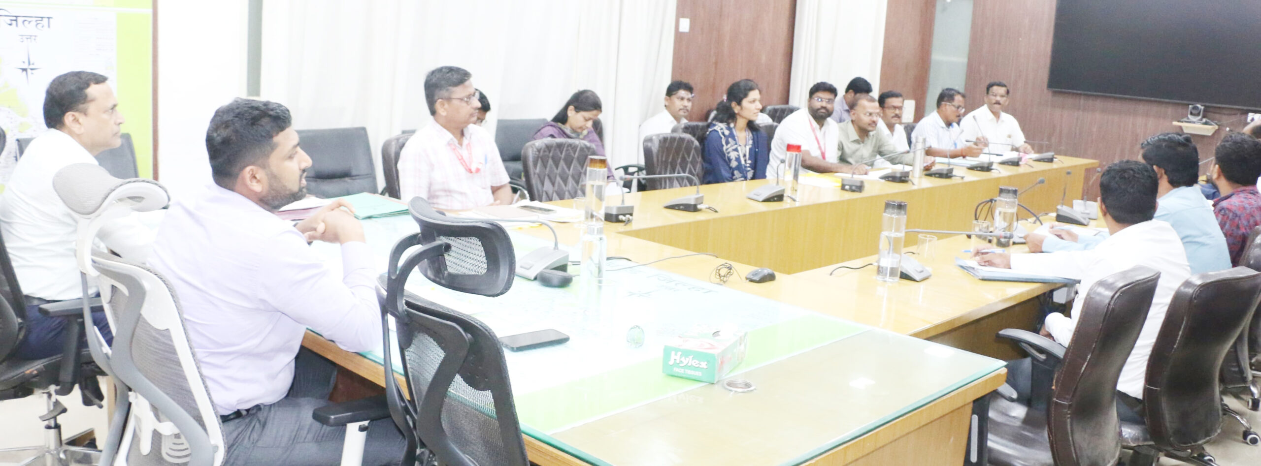 अनुकंपा धारकांना नोकरी मिळण्याची प्रक्रिया गतिमान करा-जिल्हाधिकारी विवेक जॉन्सनमाहिती न देणार्‍या व अनुपस्थित कार्यालय प्रमुखांना कारणे दाखवा नोटीस