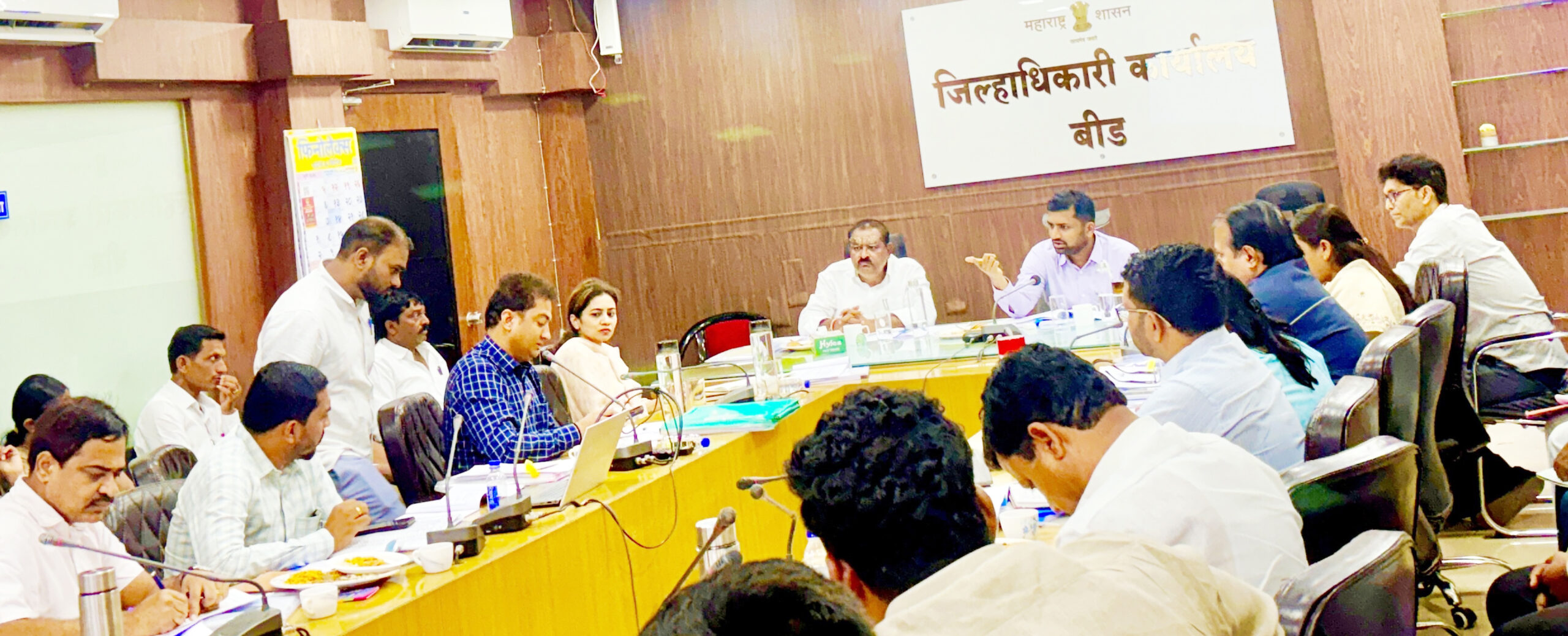 विशेष ग्रामसभेतून स्वइच्छेने पुनर्वसनासाठी पुढेयेणार्‍या कुटुंबांची इत्यंभूत माहिती गोळा करा -जिल्हाधिकारी विवेक जॉन्सनआ. सुरेश धस यांचा पुनर्वसनासाठी पुढाकार    खुंटेफळ आणि कुंबेफळच्या पुनर्वसनाला गतीमे 2028 पर्यंत पुनर्वसन प्रक्रिया होणार पूर्ण