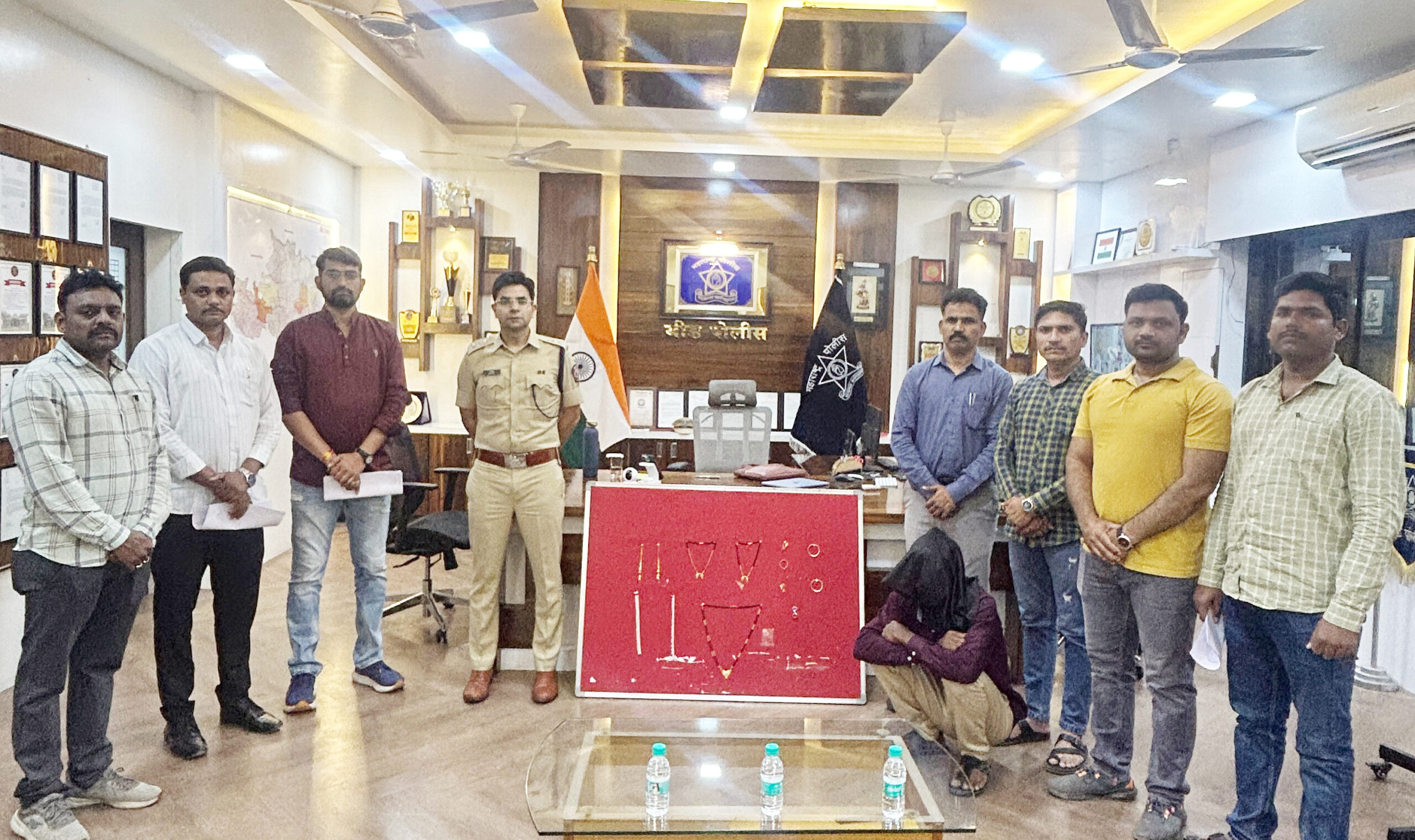 दिवसा रेखी- रात्री घरफोडी करणार्‍या टोळीचा पर्दाफाशबीड एलसीबीची कामगिरी:एक अटक, सव्वापाच लाखांचा ऐवज हस्तगत