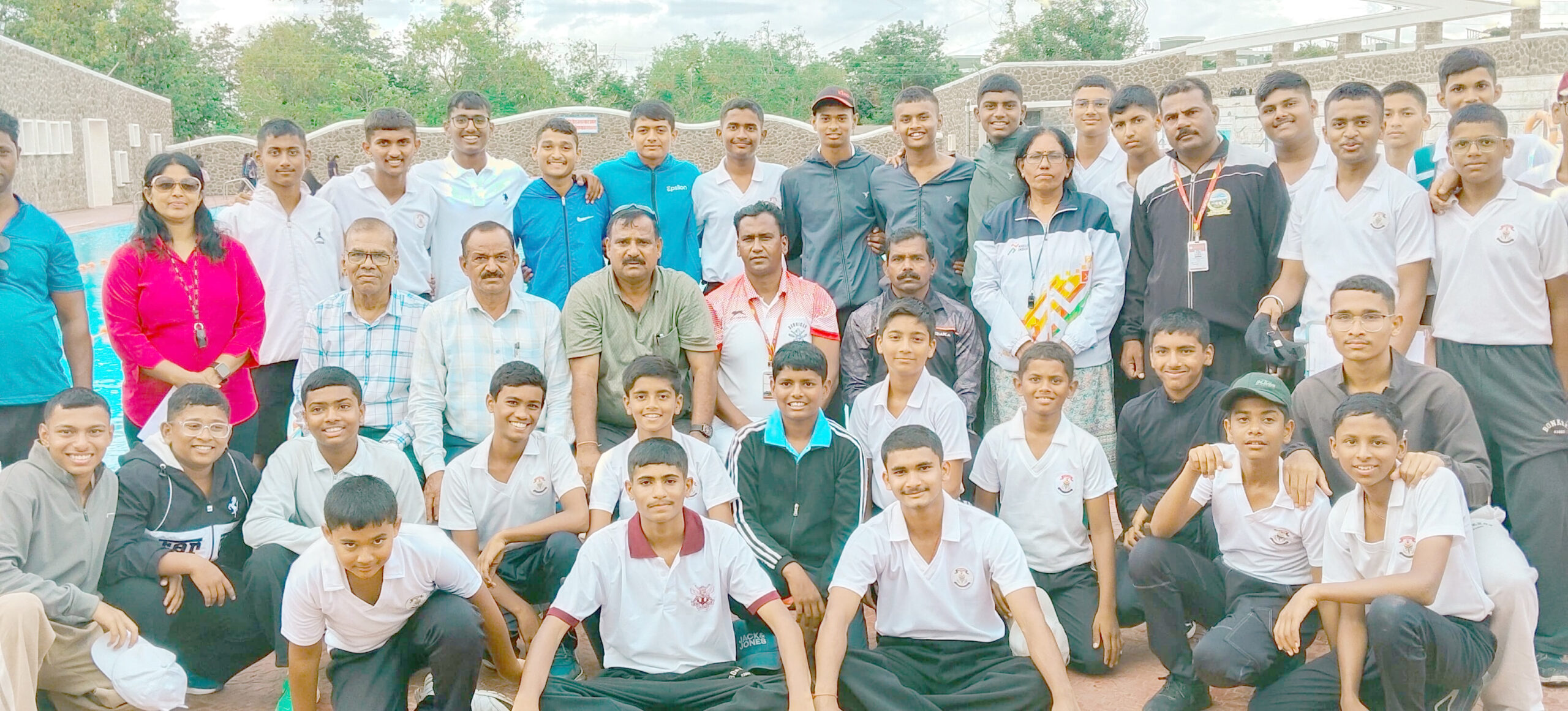 राज्यस्तरीय स्पर्धेसाठी विखे पाटील सैनिक स्कूलचे २१ जलतरणपटू 
