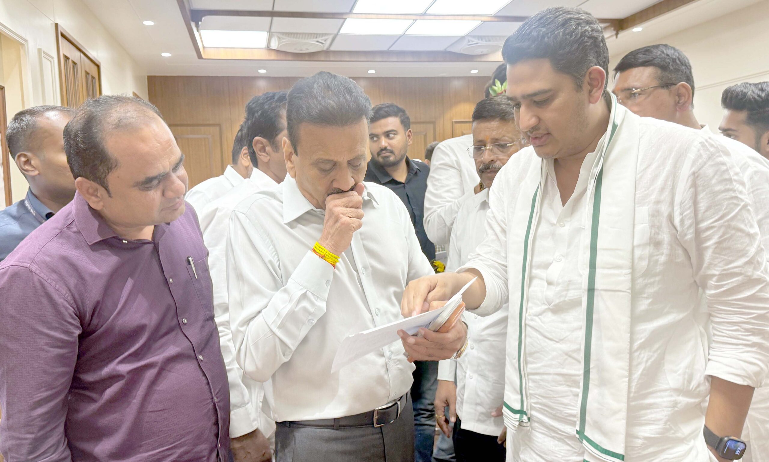 रस्ते, घाट व सुशोभीकरणासाठी निधी हवाकुंभमेळ्याच्या पार्श्वभूमीवर आ. काळेंची मंत्री गिरीश महाजन यांच्याकडे मागणी