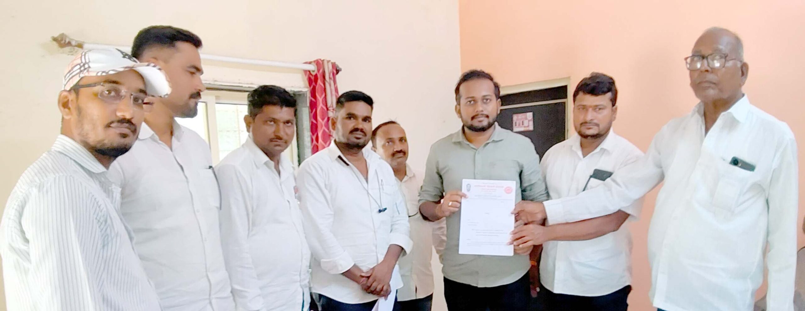 ताजनापूर टप्पा क्र. २चे पाणी शेतकऱ्यांच्या बांधावर द्या स्वाभिमानी शेतकरी संघटनेची कार्यकारी अभियंत्यांशी चर्चा ताजनापूर टप्पा क्र. २चे पाणी शेतकऱ्यांच्या बांधावर द्या स्वाभिमानी शेतकरी संघटनेची कार्यकारी अभियंत्यांशी चर्चा