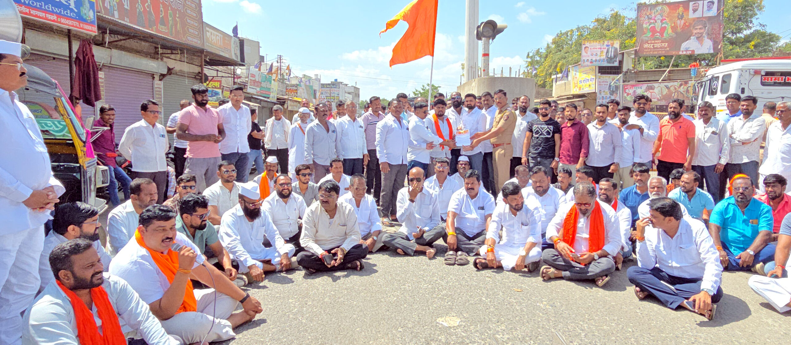 मनोज जरांगे पाटील यांना पाठिंबा ; कर्जतमध्ये बंद